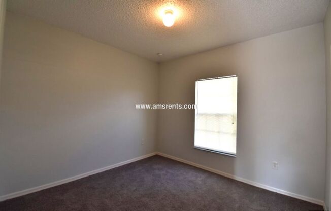 Very Nice cozy 3bd 2ba with a nice size back yard in Poinciana a definite must see!