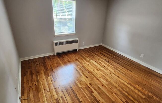 2 beds, 1 bath, 897 sqft, $1,995, Unit A-15