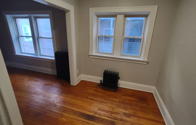 1 bed, 1 bath, $775, Unit Unit #15