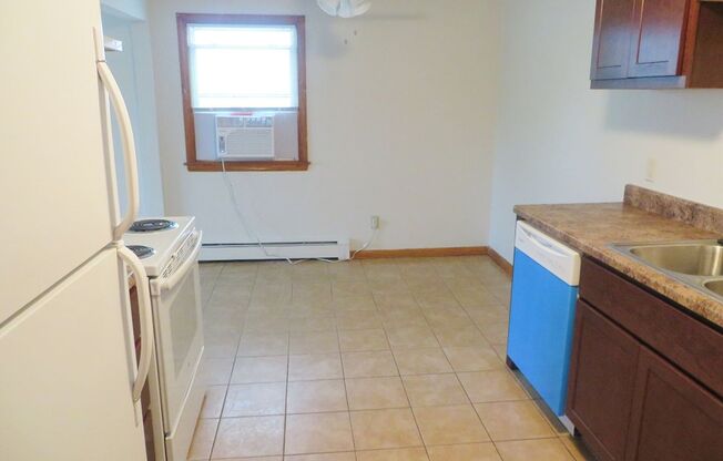 2 beds, 1 bath, 850 sqft, $1,299, Unit 5806-3 Russett