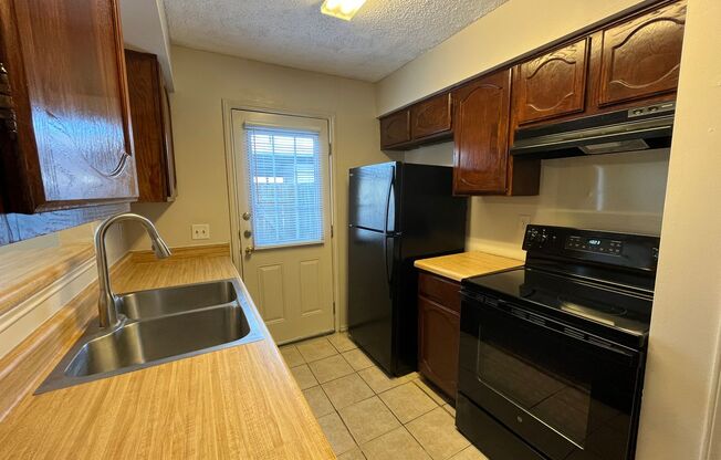 2 beds, 1.5 baths, $1,250, Unit APARTMENT 104C