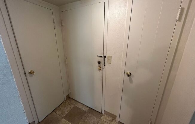 1 bed, 1 bath, $905, Unit 205