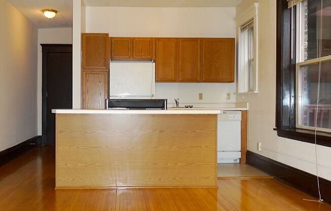 2 beds, 2 baths, 1,000 sqft, $1,500, Unit 5 - 130 - 202