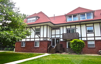 2 Bed 1 Bath Top Floor Corner Unit Condo