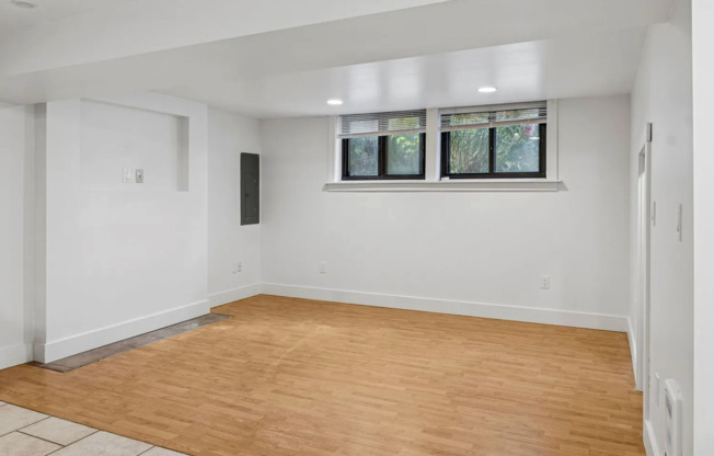 Spacious 5-Bedroom Home with Two Kitchens, Private Yard & Easy Commuting