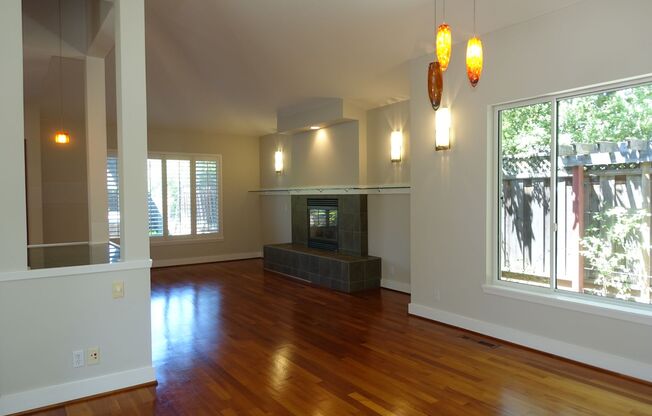 GREAT North Los Altos Home, large rooms, vaulted ceilings, chef's kitchen, close to schools/town!