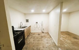 Studio, 1 bath, 500 sqft, $700, Unit 1211 nw 2nd -Down