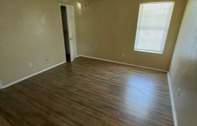 3 beds, 2 baths, 1,200 sqft, $950, Unit D - 4307 Mattie