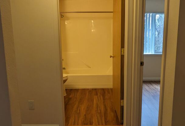 2 beds, 1 bath, 750 sqft, $1,425, Unit 26