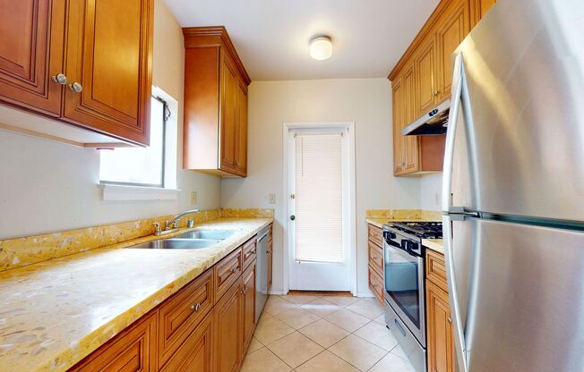 2 Bedroom Condo Close to UC Berkeley!