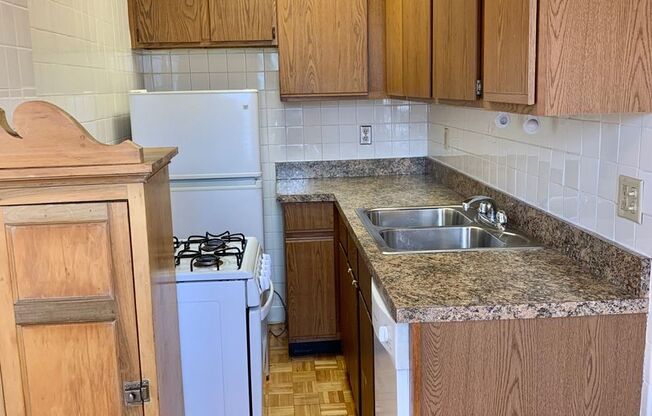 Studio, 1 bath, 300 sqft, $1,535, Unit 644-206