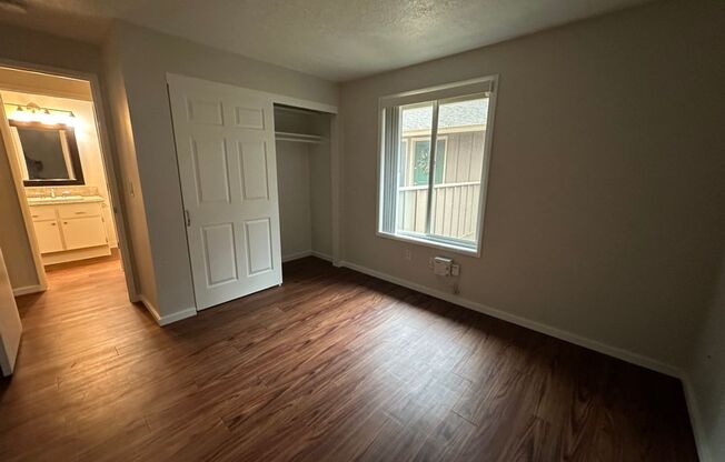 2 beds, 1 bath, $1,800, Unit 7167