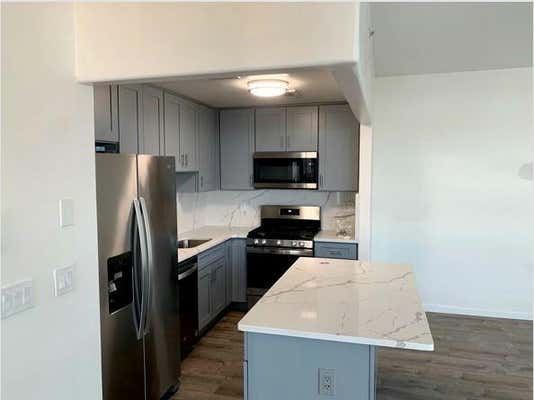 2 beds, 10 baths, $2,800, Unit B