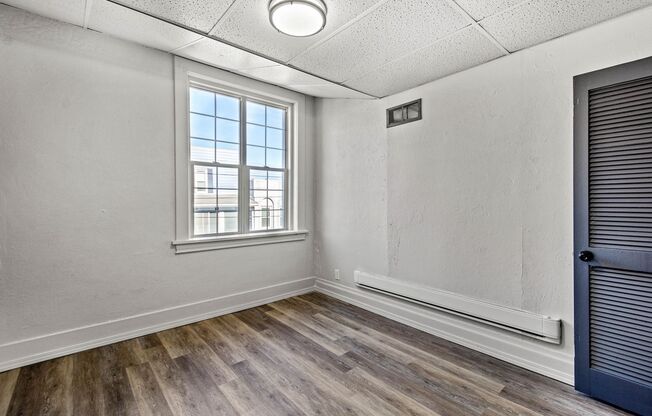 1 bed, 1 bath, 800 sqft, $849, Unit 109 W Lincoln Ave #17