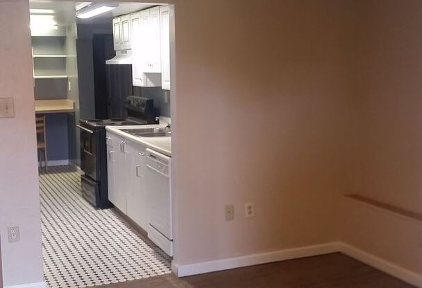 4 beds, 2 baths, $2,800, Unit 1