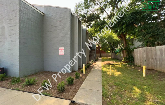 2 beds, 1 bath, $975, Unit 10