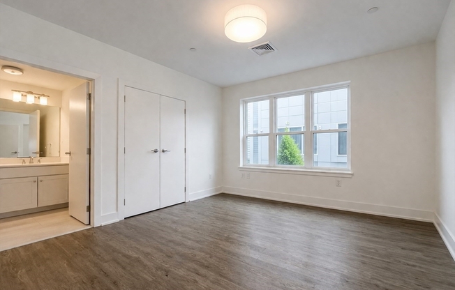 2 beds, 2 baths, 1,000 sqft, $4,050, Unit 201