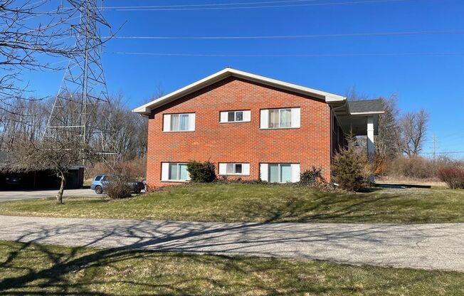2 Bedroom/ 1 Bath - Upstairs Apartment