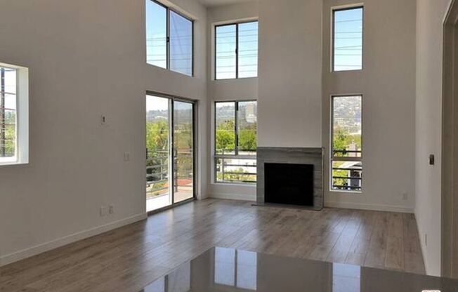 301 S Swall Dr Apt 303