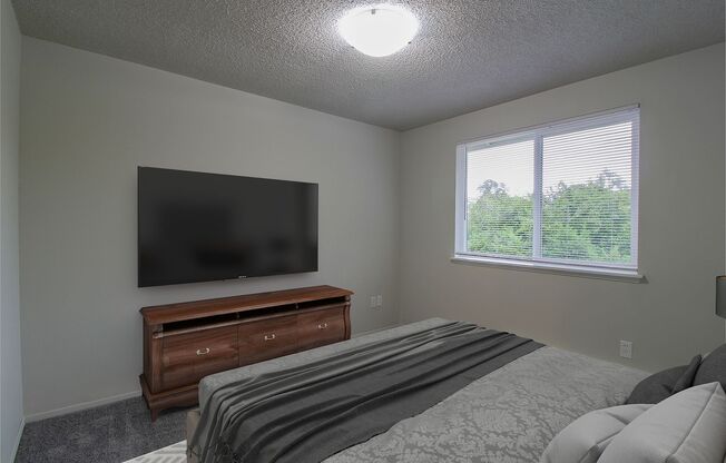 2 beds, 1 bath, $1,575, Unit 14627 - 18