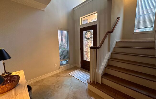 Stunning 3-Bed, 3.5-Bath Townhome in Desirable Dallas Neighborhood