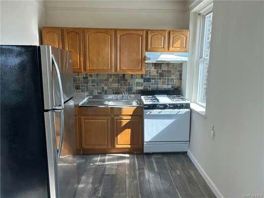 1 bed, 1 bath, 18,653 sqft, $2,100