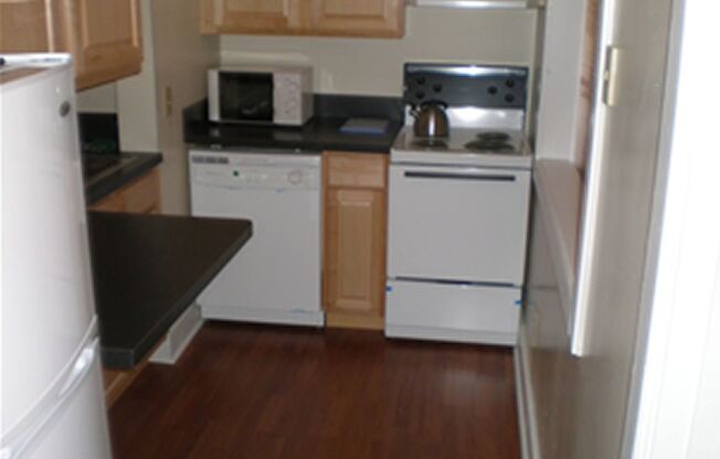 1 bed, 1 bath, 525 sqft, $895, Unit 18