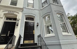 Beautiful and spacious 2 BR 2FB Penthouse unit in the Georgetown neighborhood