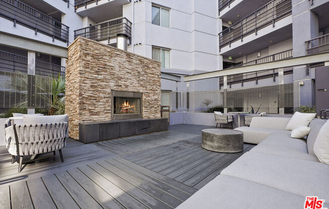 2 beds, 2 baths, 1,290 sqft, $3,700, Unit 439