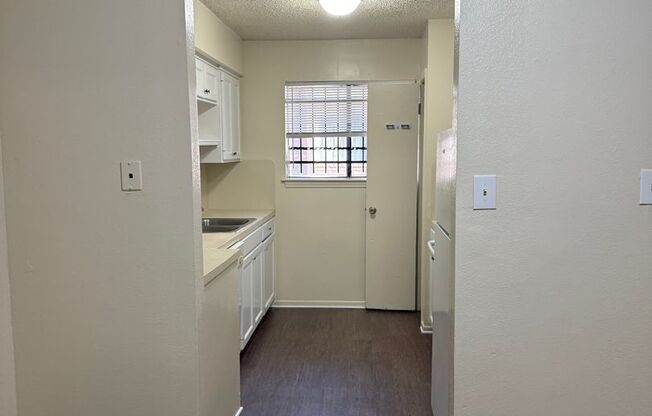 2 beds, 1.5 baths, 1,100 sqft, $900, Unit 1855-C