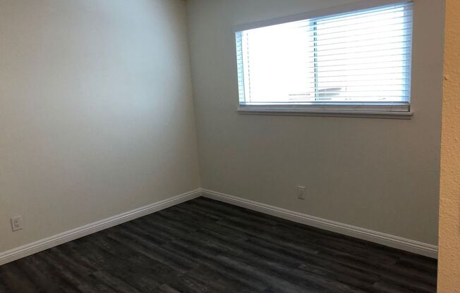 6330 Newlin