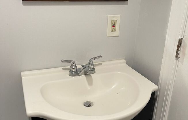 Studio, 1 bath, 380 sqft, $975, Unit BE