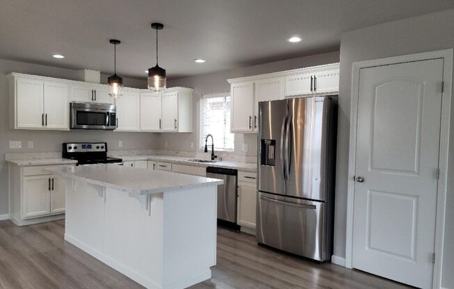 3 Bedroom Home in Convenient Bremerton Location!