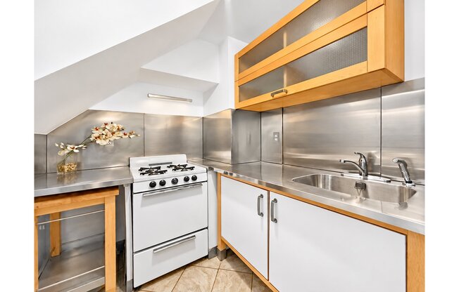 265 SAINT JAMES PL