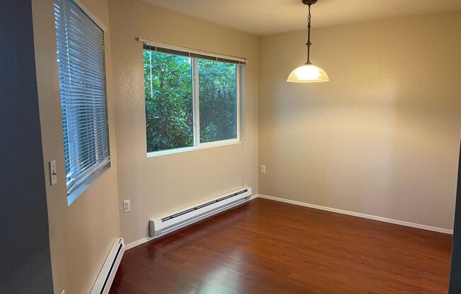 Cozy 2bd Condo in Overlake!