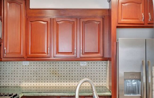 Holt Luxury Investments LLC