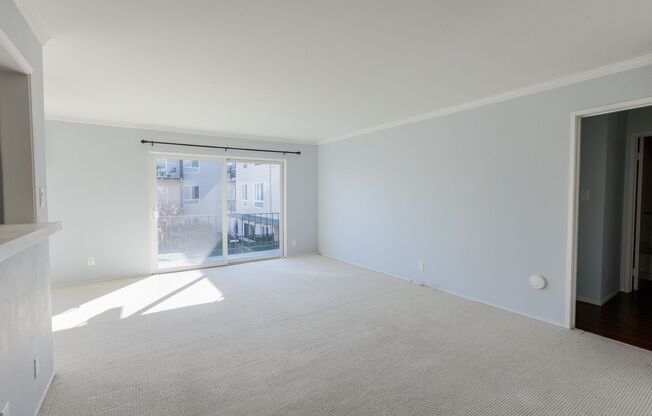 1 Bed / 1 Bath pet friendly condo with parking in beautiful San Mateo. YouTube Tour!