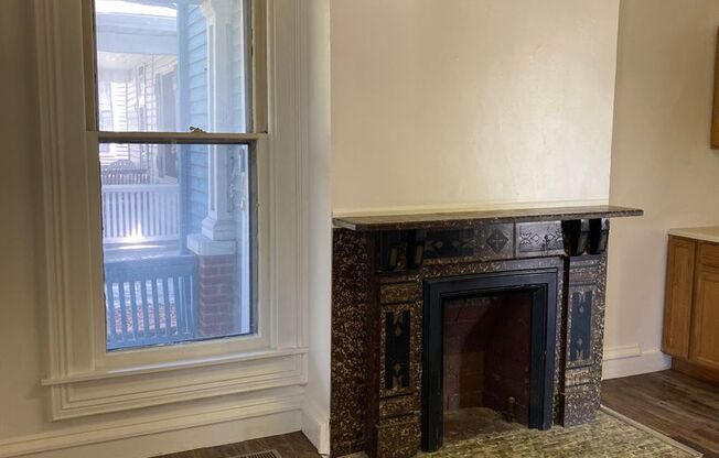 1 bed, 1 bath, $1,050, Unit 525 S. 9th St. #2