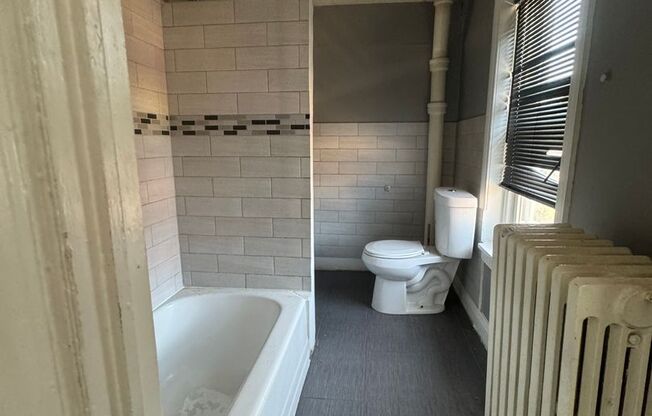 1 bed, 1 bath, $1,100, Unit 3