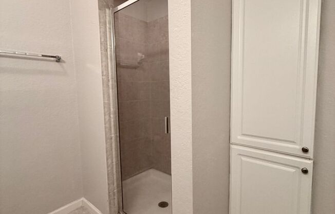 3 beds, 2 baths, $1,950, Unit UNIT 1724