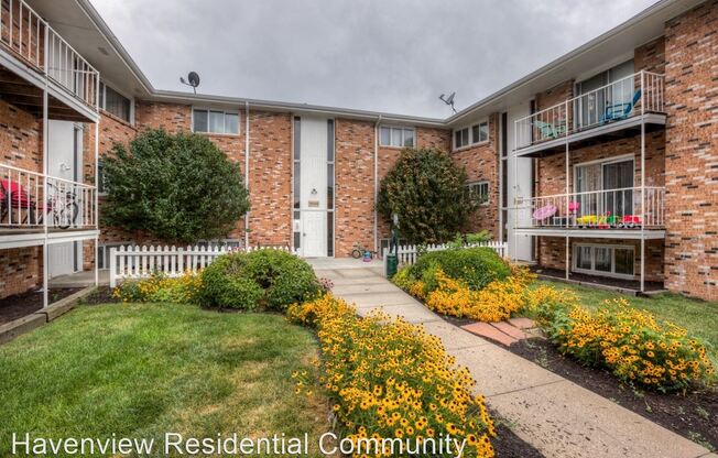 Camelot Court Apartments - Live Next To Aksarben, spacious, remodeled units, and great location!