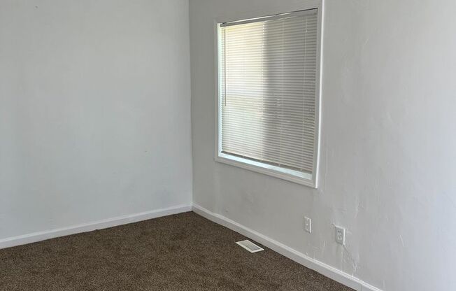 3 beds, 1 bath, $1,250