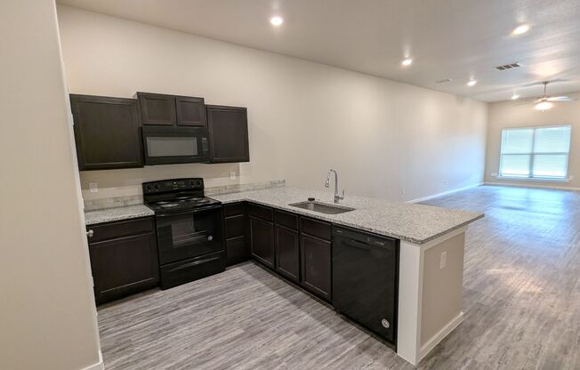 3 beds, 2 baths, 1,526 sqft, $1,550, Unit B