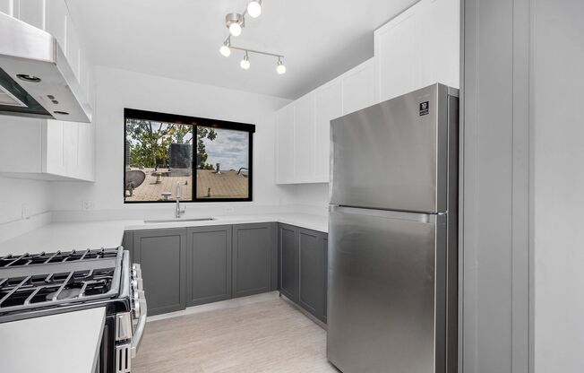 Live in one of the best locations in Los Angeles - Hollywood Hills