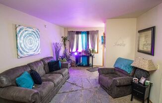 3 beds, 1.5 baths, $995