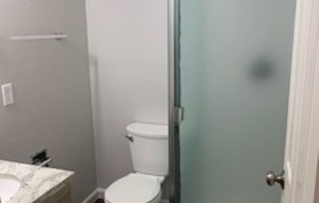 3 beds, 1 bath, 988 sqft, $3,095, Unit 028