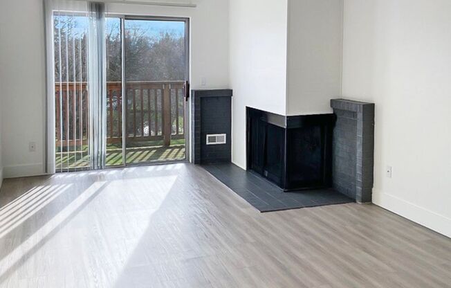 2 beds, 1 bath, 886 sqft, $1,575, Unit 117