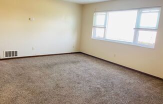 2 beds, 1 bath, $775, Unit Apt. 5