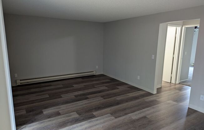 2 beds, 1 bath, 889 sqft, $1,250, Unit 35