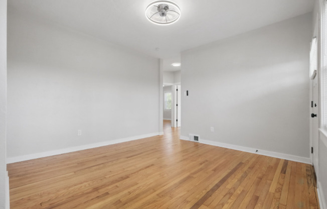 310 W RIVERVIEW AVE